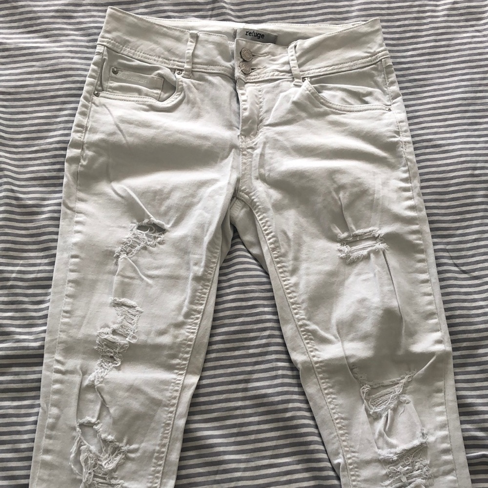 White denim jeans